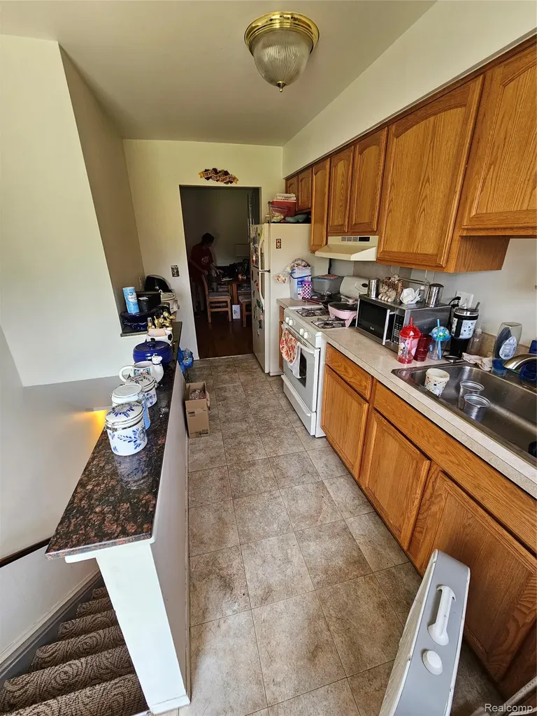 9700 Pine Street Taylor City MI 48180