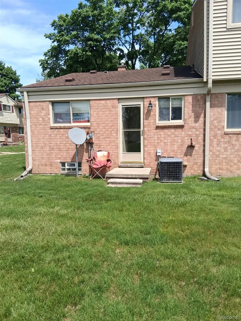 9700 Pine Street Taylor City MI 48180
