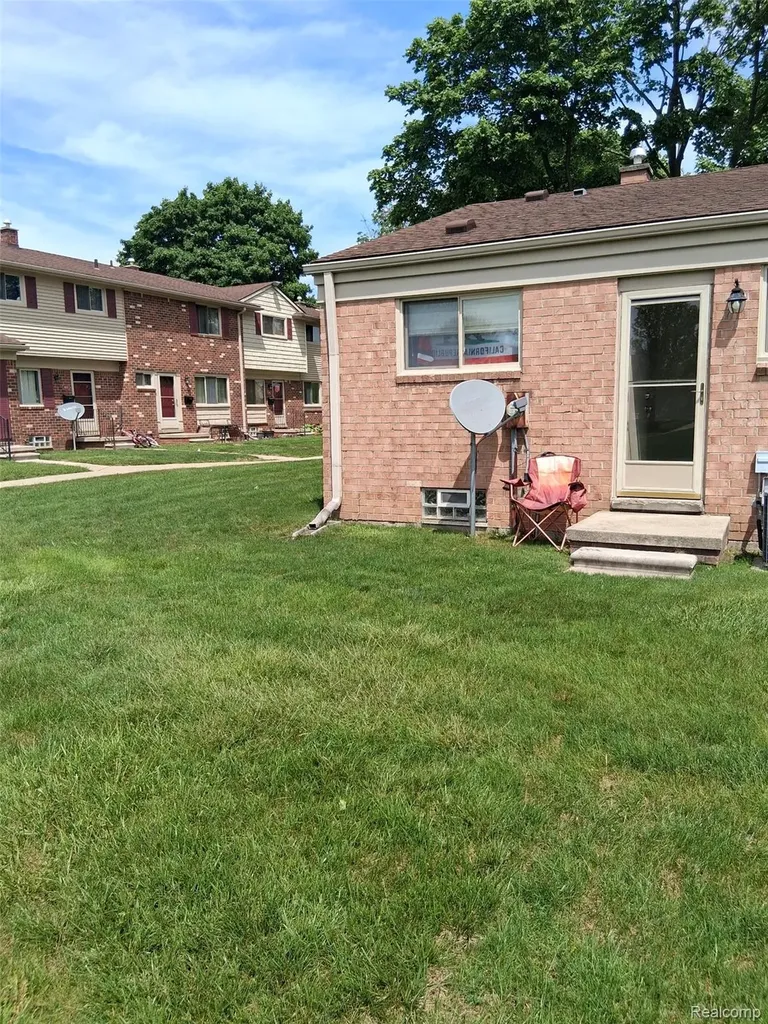 9700 Pine Street Taylor City MI 48180