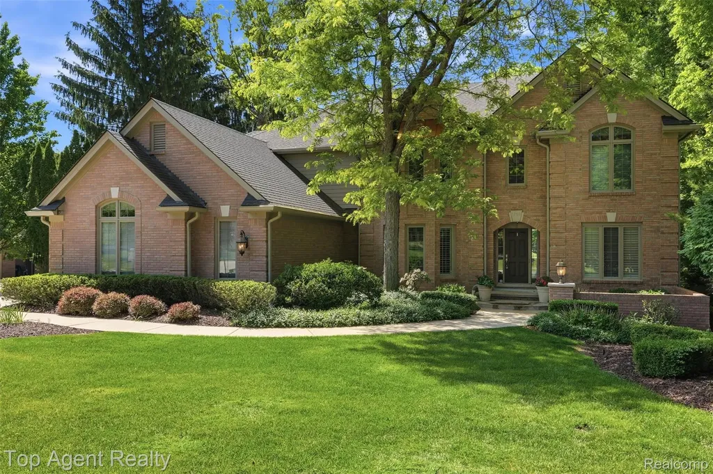 1709 Apple Ridge Court Rochester Hills City MI 48306