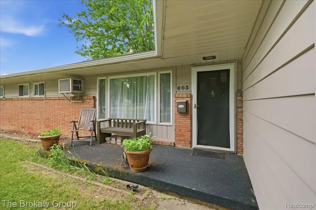 603 E Chelsea Circle Davison City MI 48423
