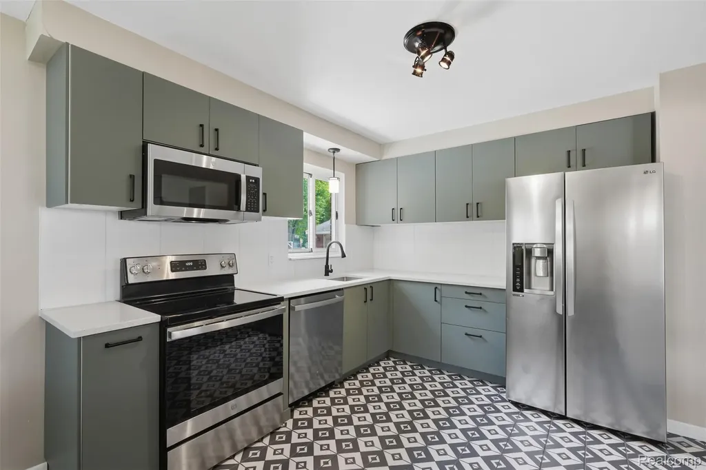 32638 Judy Drive Westland City MI 48185
