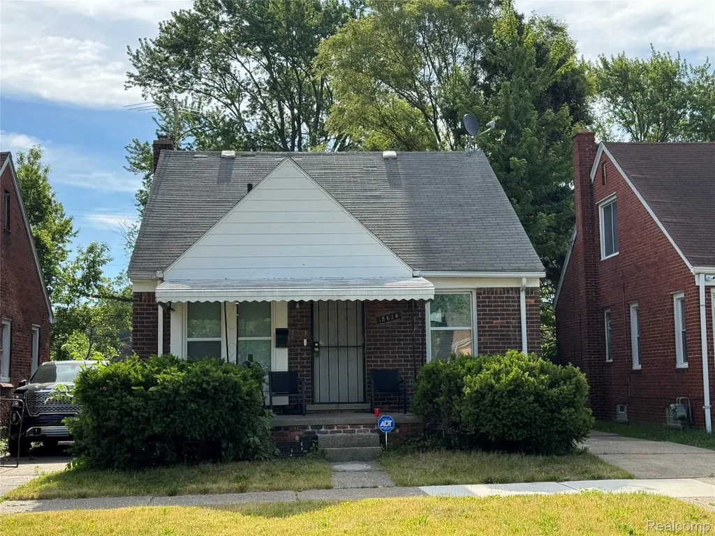 18624 Hamburg Street Detroit City MI 48205