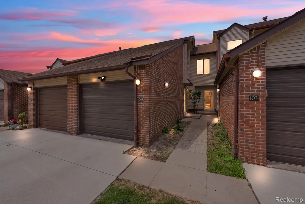 6689 Ridgefield Circle West Bloomfield Charter Township MI 48322