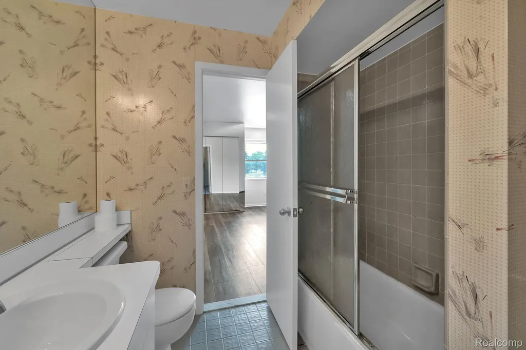 6689 Ridgefield Circle West Bloomfield Charter Township MI 48322