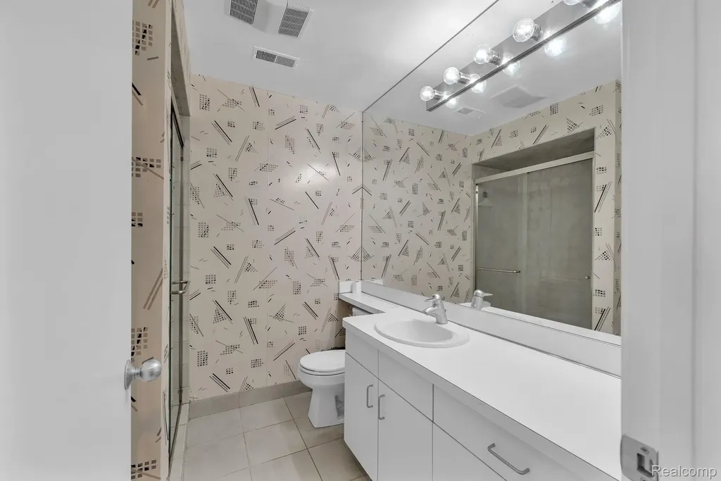 6689 Ridgefield Circle West Bloomfield Charter Township MI 48322