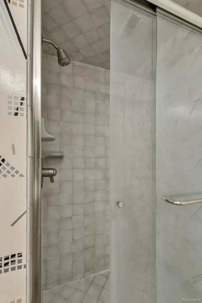 6689 Ridgefield Circle West Bloomfield Charter Township MI 48322