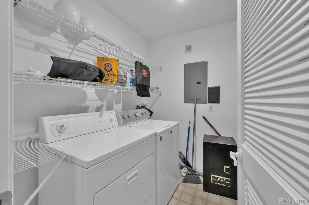 6689 Ridgefield Circle West Bloomfield Charter Township MI 48322