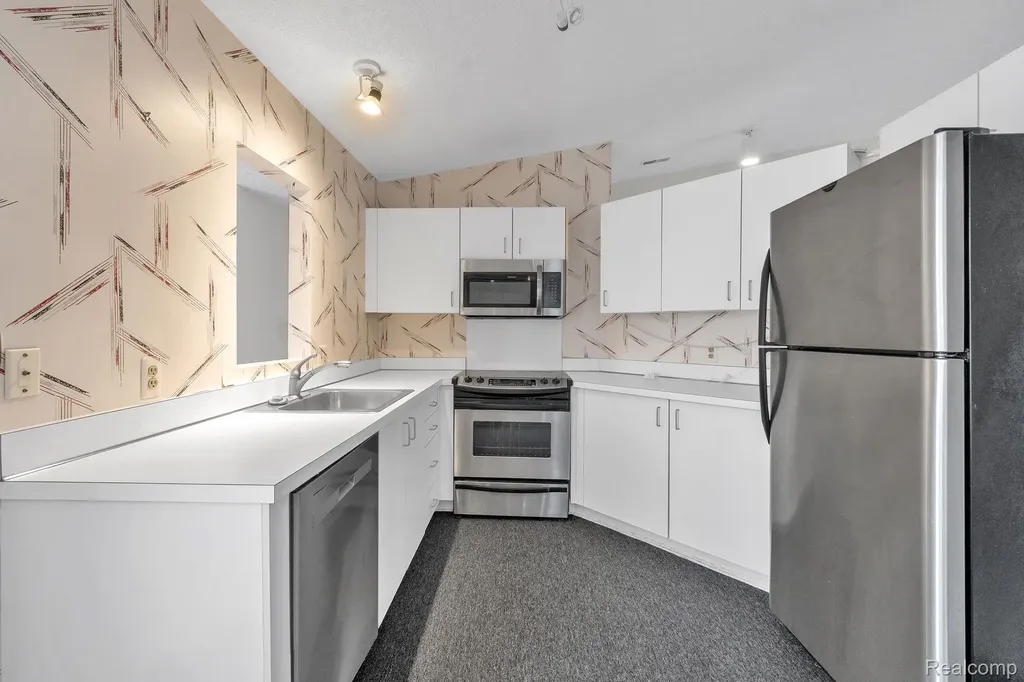 6689 Ridgefield Circle West Bloomfield Charter Township MI 48322