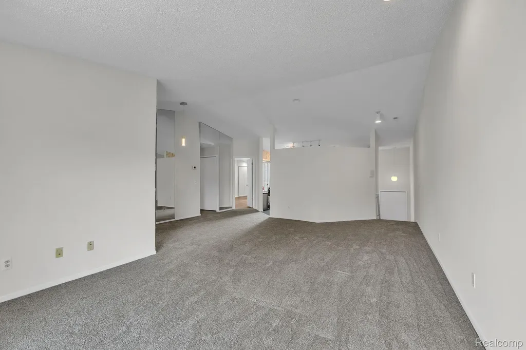 6689 Ridgefield Circle West Bloomfield Charter Township MI 48322