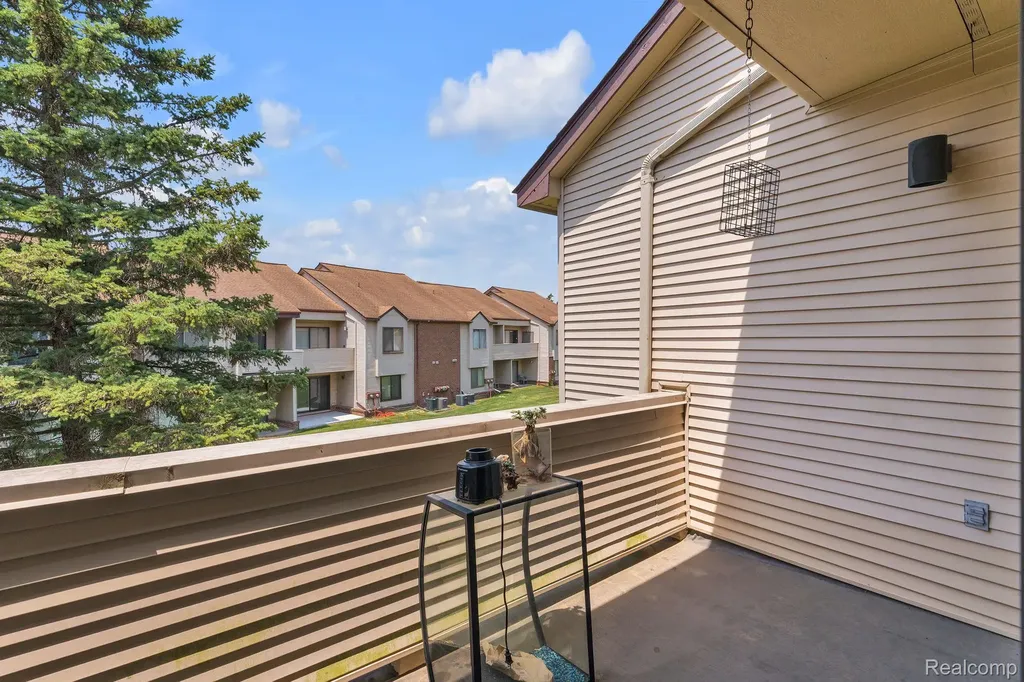 6689 Ridgefield Circle West Bloomfield Charter Township MI 48322
