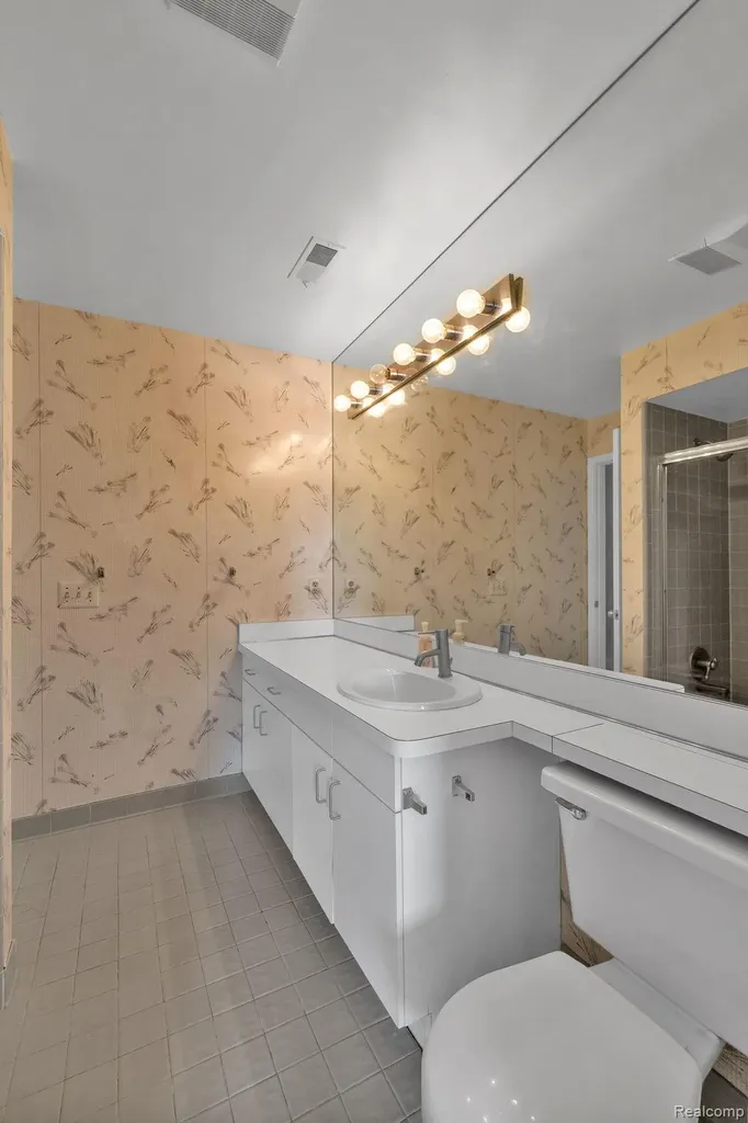 6689 Ridgefield Circle West Bloomfield Charter Township MI 48322