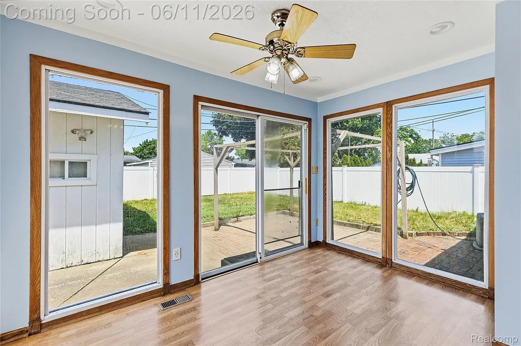 4663 Buchanan Avenue Warren City MI 48092