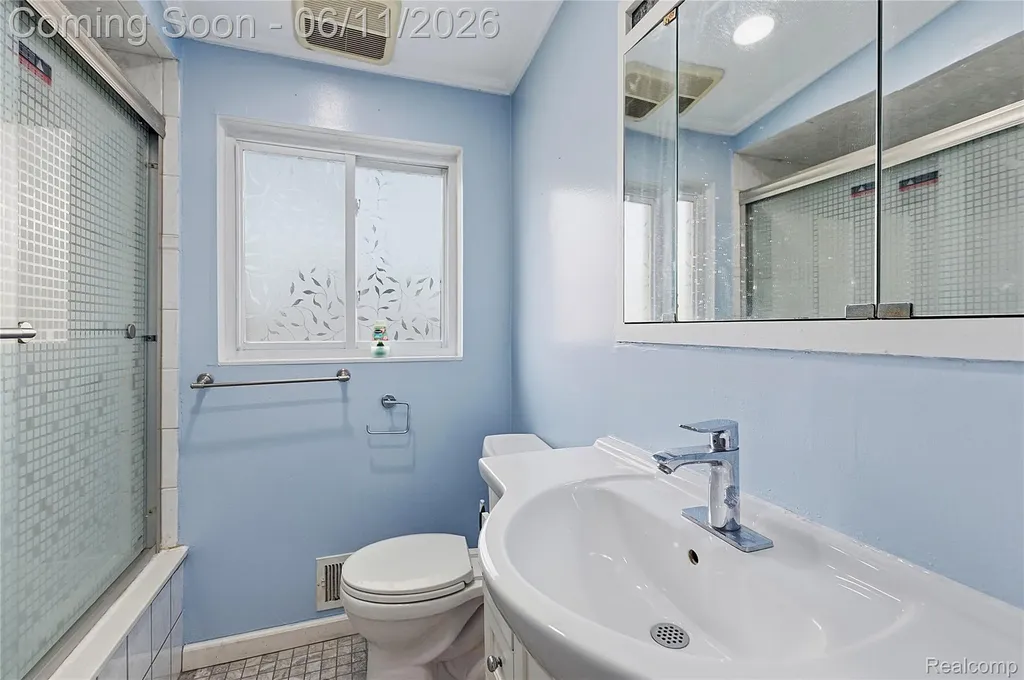 4663 Buchanan Avenue Warren City MI 48092