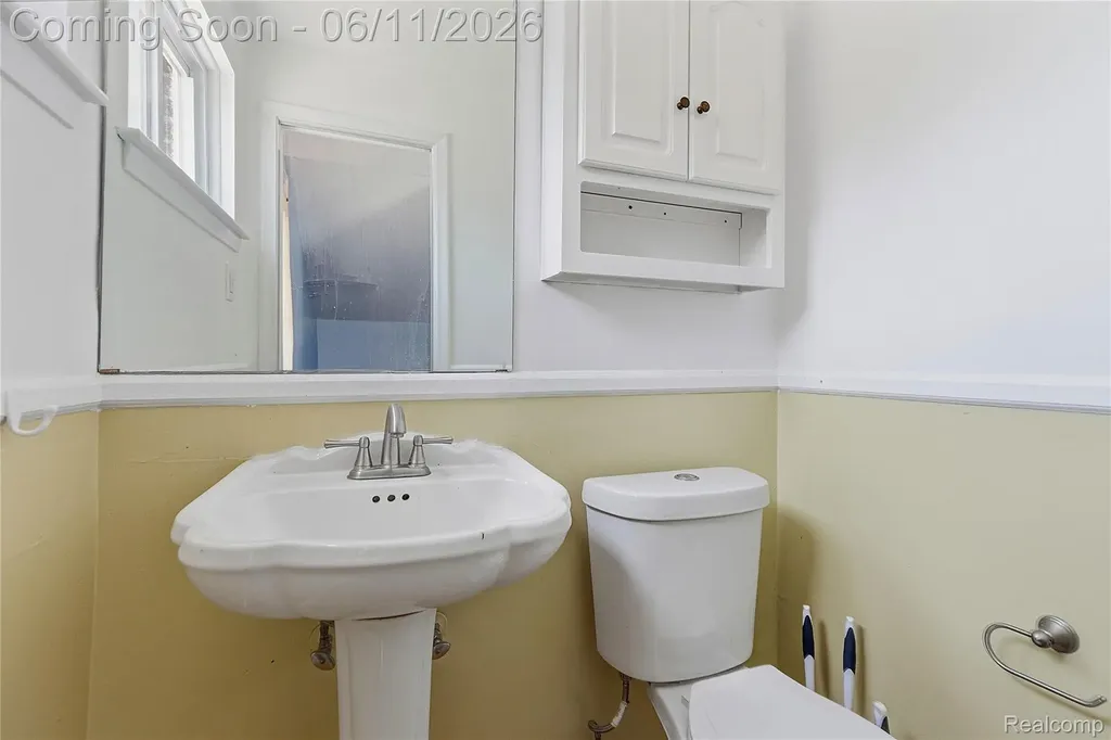 4663 Buchanan Avenue Warren City MI 48092