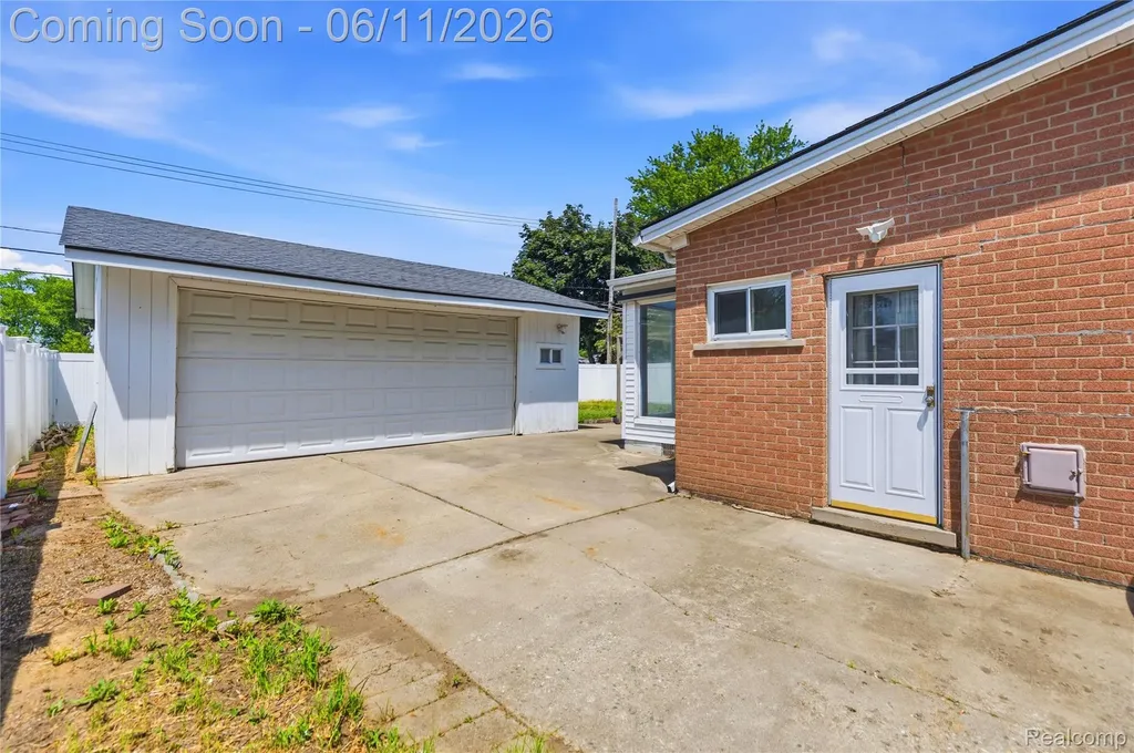 4663 Buchanan Avenue Warren City MI 48092