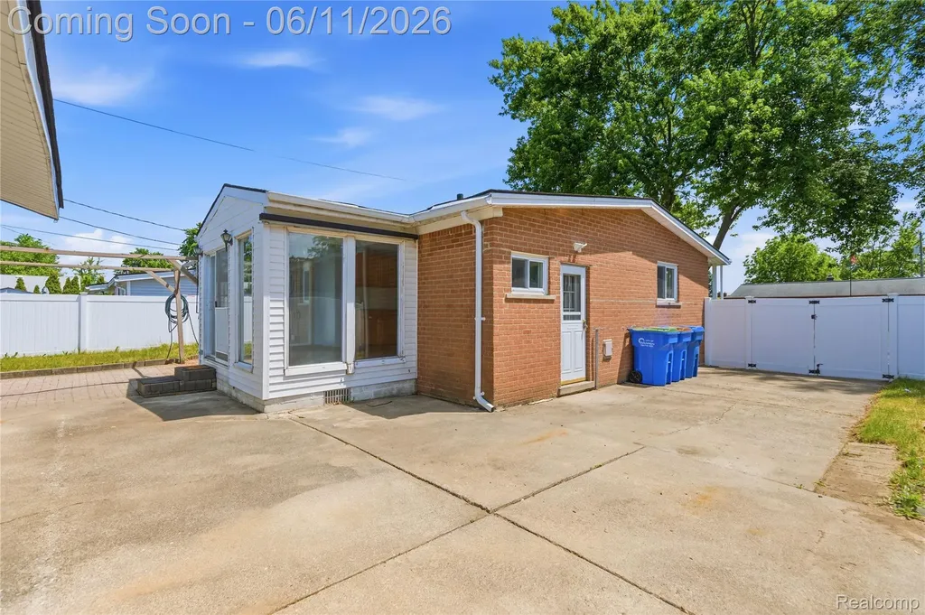 4663 Buchanan Avenue Warren City MI 48092