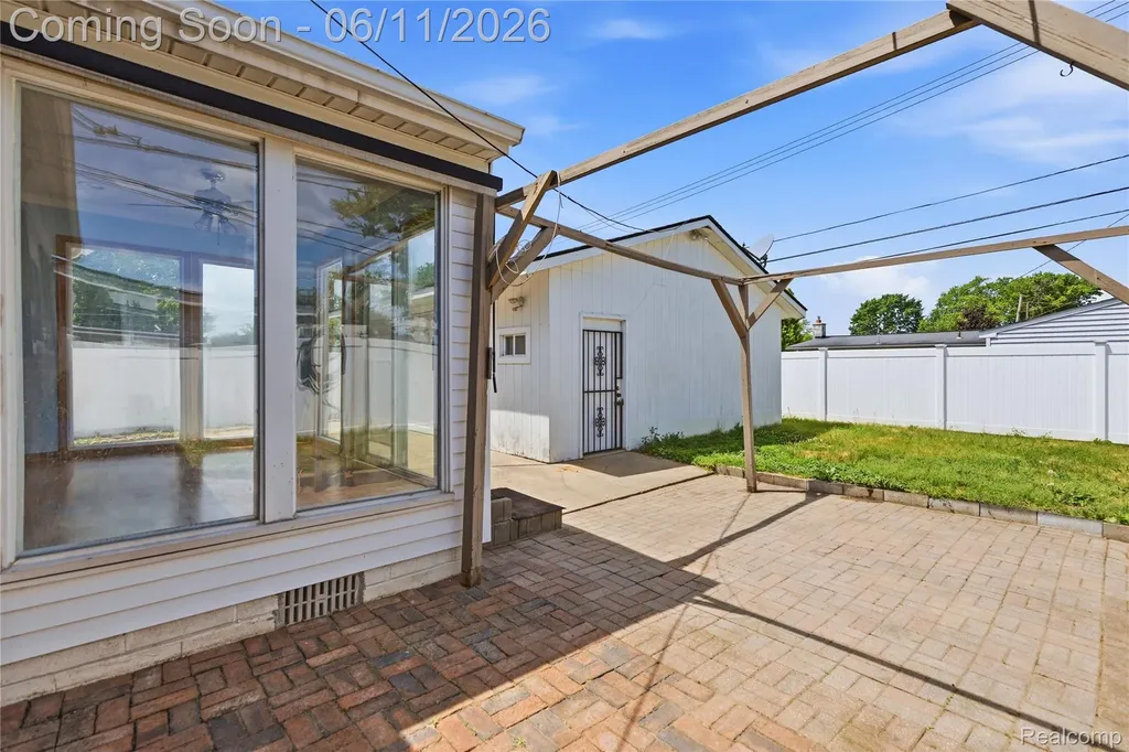 4663 Buchanan Avenue Warren City MI 48092