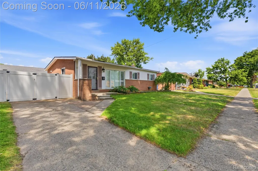 4663 Buchanan Avenue Warren City MI 48092