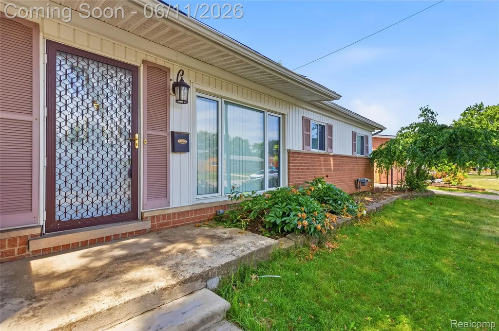 4663 Buchanan Avenue Warren City MI 48092