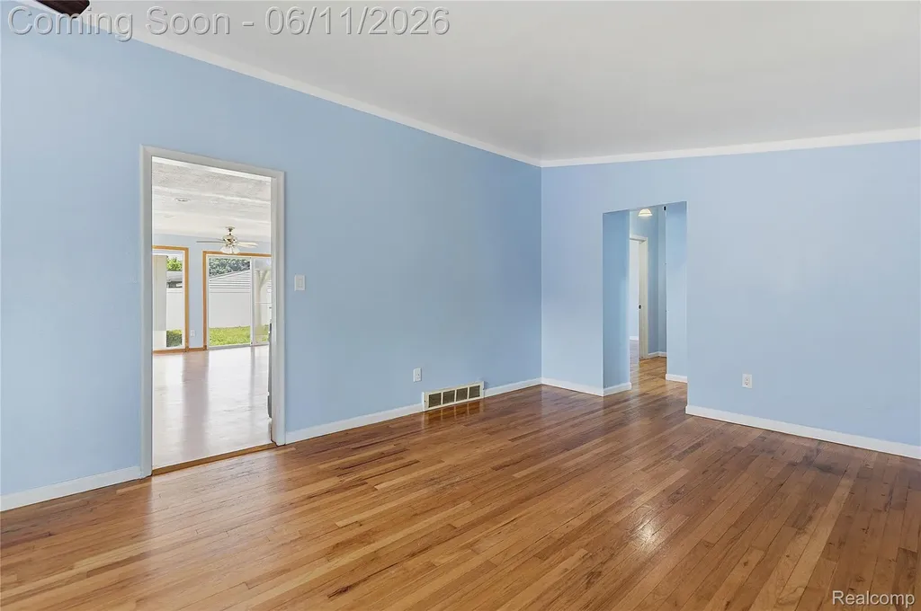 4663 Buchanan Avenue Warren City MI 48092