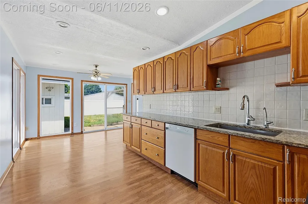 4663 Buchanan Avenue Warren City MI 48092