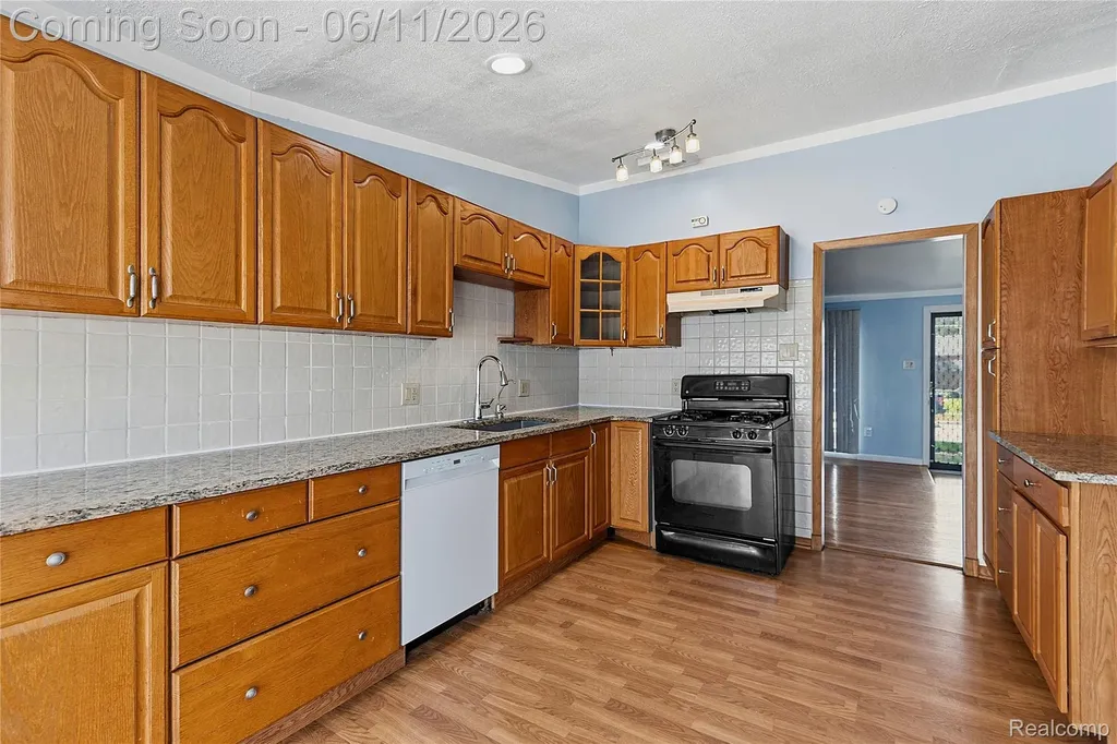 4663 Buchanan Avenue Warren City MI 48092