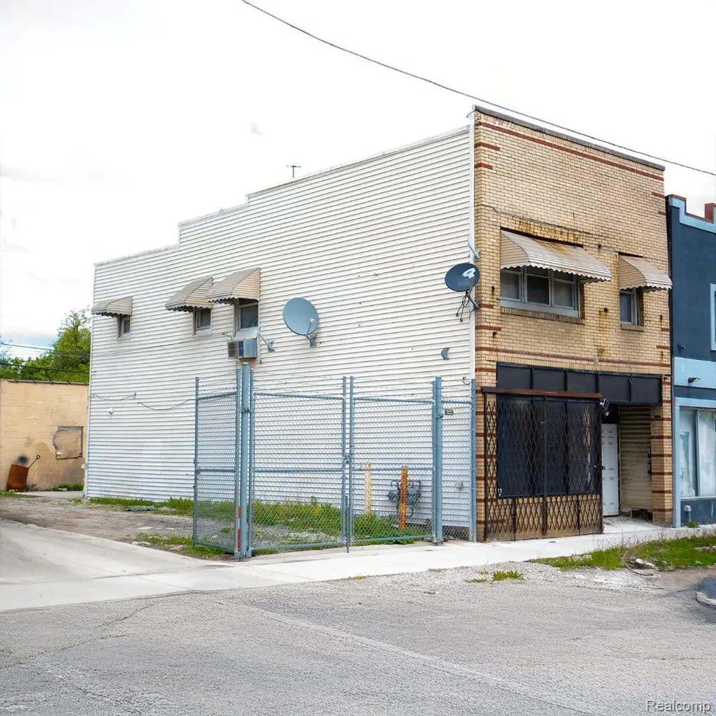 19510 W Warren Avenue Detroit City MI 48228