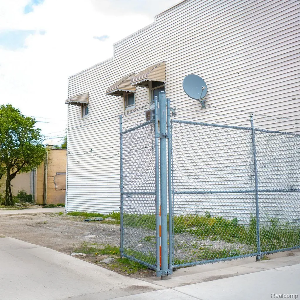 19510 W Warren Avenue Detroit City MI 48228