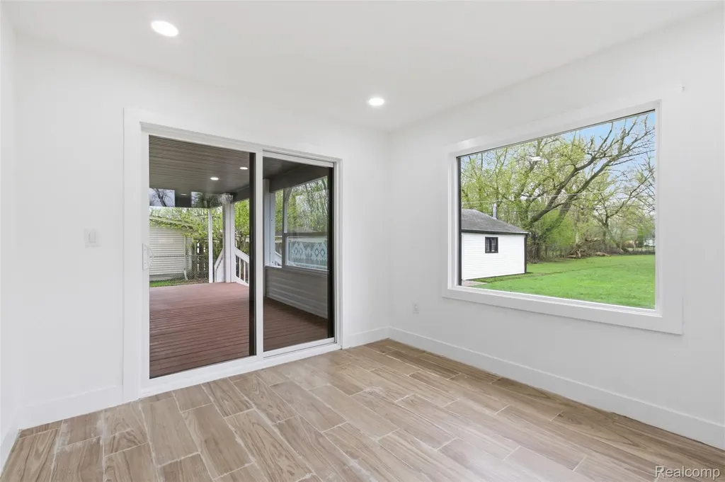 19377 Brentwood Street Livonia City MI 48152