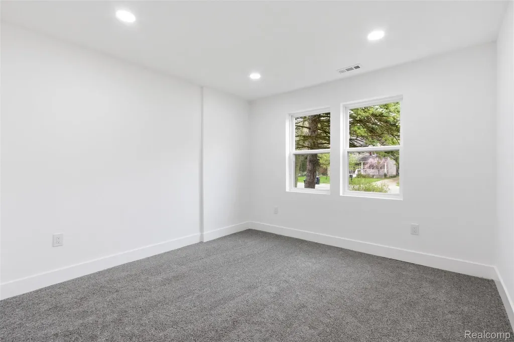 19377 Brentwood Street Livonia City MI 48152