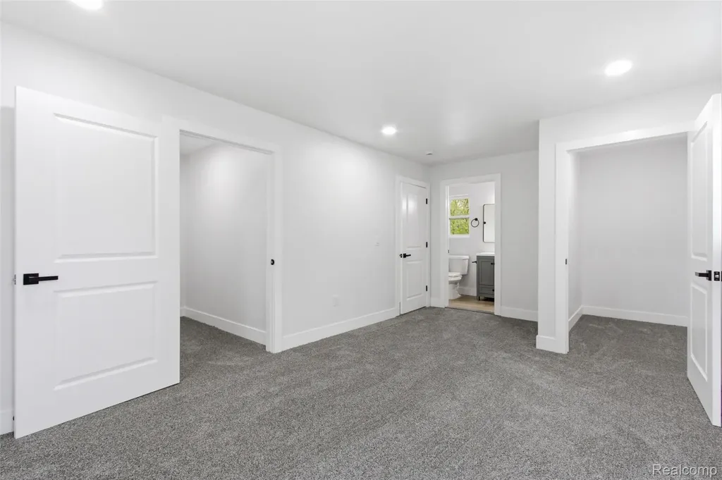 19377 Brentwood Street Livonia City MI 48152