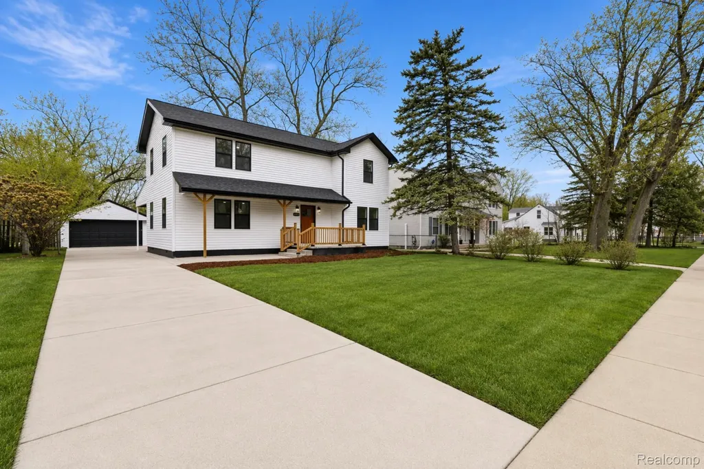 19377 Brentwood Street Livonia City MI 48152