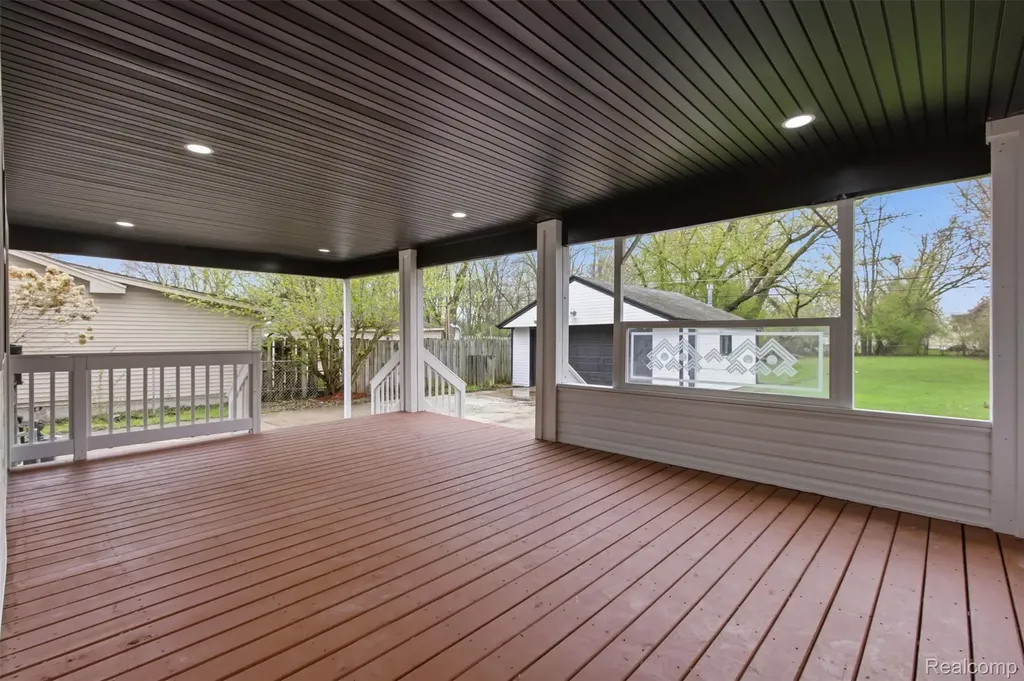 19377 Brentwood Street Livonia City MI 48152