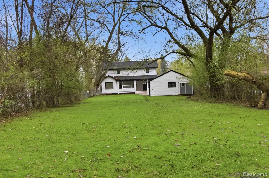 19377 Brentwood Street Livonia City MI 48152