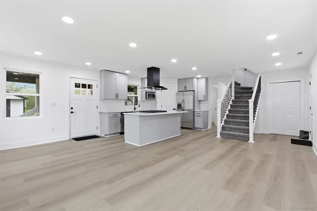 19377 Brentwood Street Livonia City MI 48152