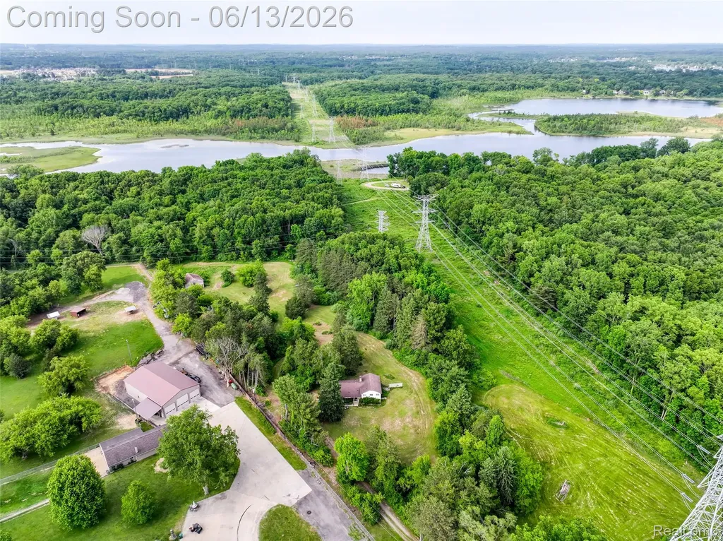 3020 Glengary Road Commerce Charter Township MI 48382