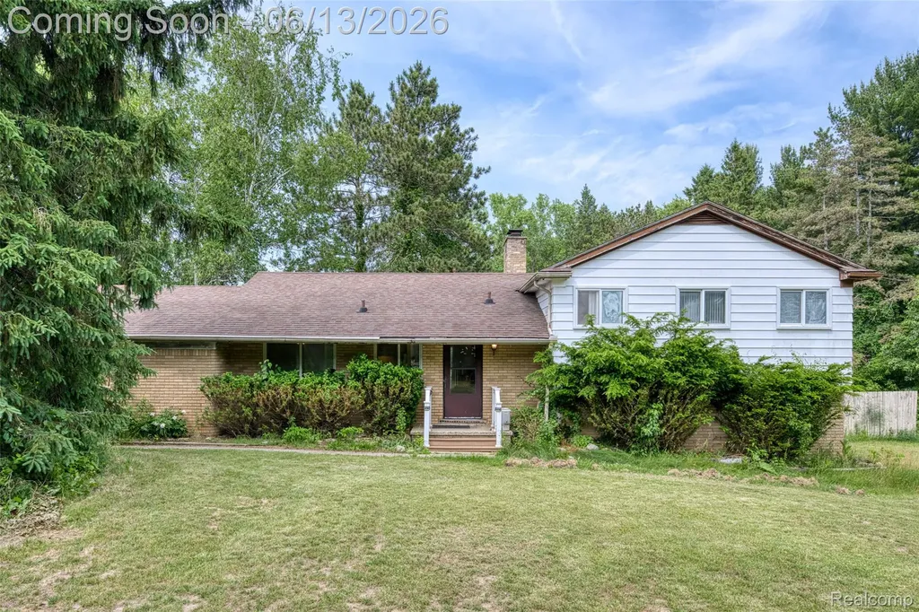 3020 Glengary Road Commerce Charter Township MI 48382
