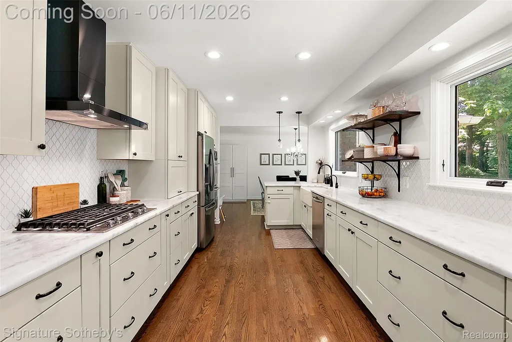 5748 Cherry Crest Drive West Bloomfield Charter Township MI 48322