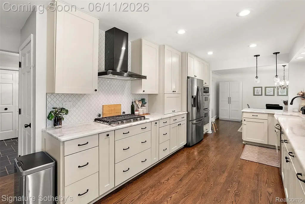 5748 Cherry Crest Drive West Bloomfield Charter Township MI 48322