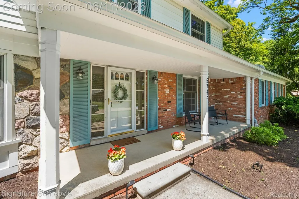 5748 Cherry Crest Drive West Bloomfield Charter Township MI 48322