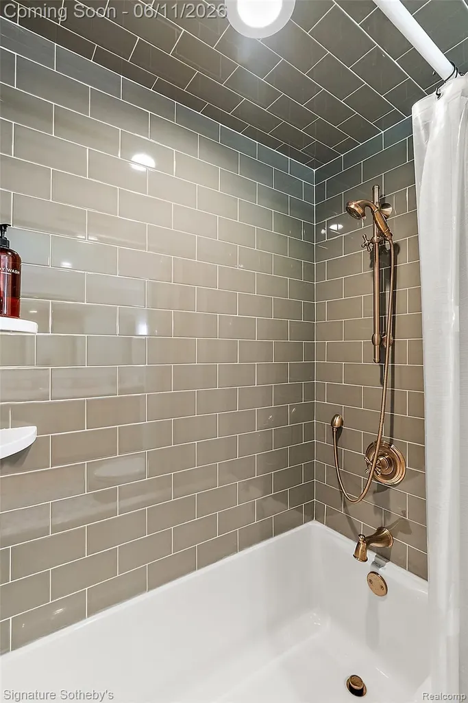 5748 Cherry Crest Drive West Bloomfield Charter Township MI 48322