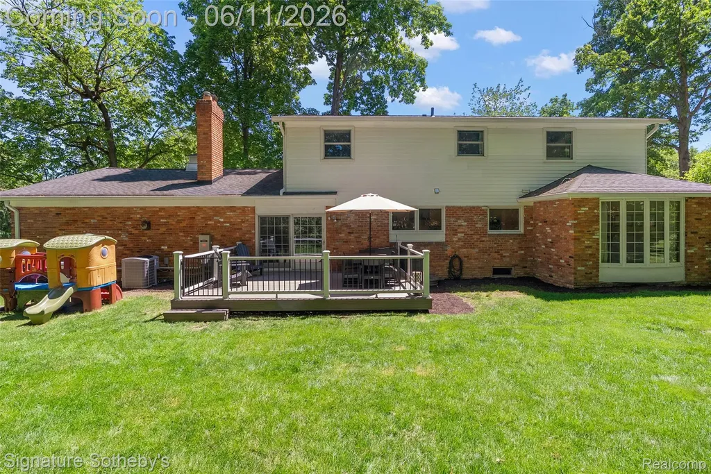 5748 Cherry Crest Drive West Bloomfield Charter Township MI 48322