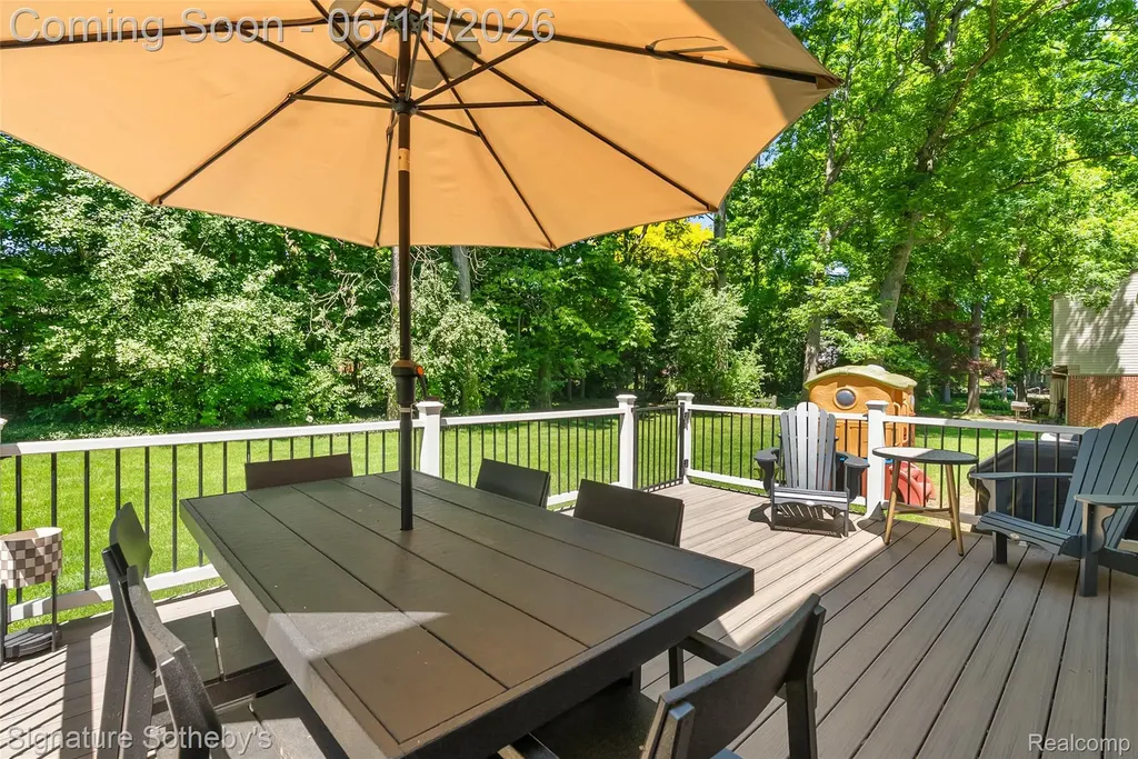 5748 Cherry Crest Drive West Bloomfield Charter Township MI 48322