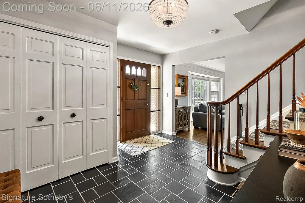 5748 Cherry Crest Drive West Bloomfield Charter Township MI 48322