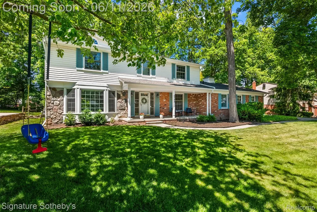 5748 Cherry Crest Drive West Bloomfield Charter Township MI 48322