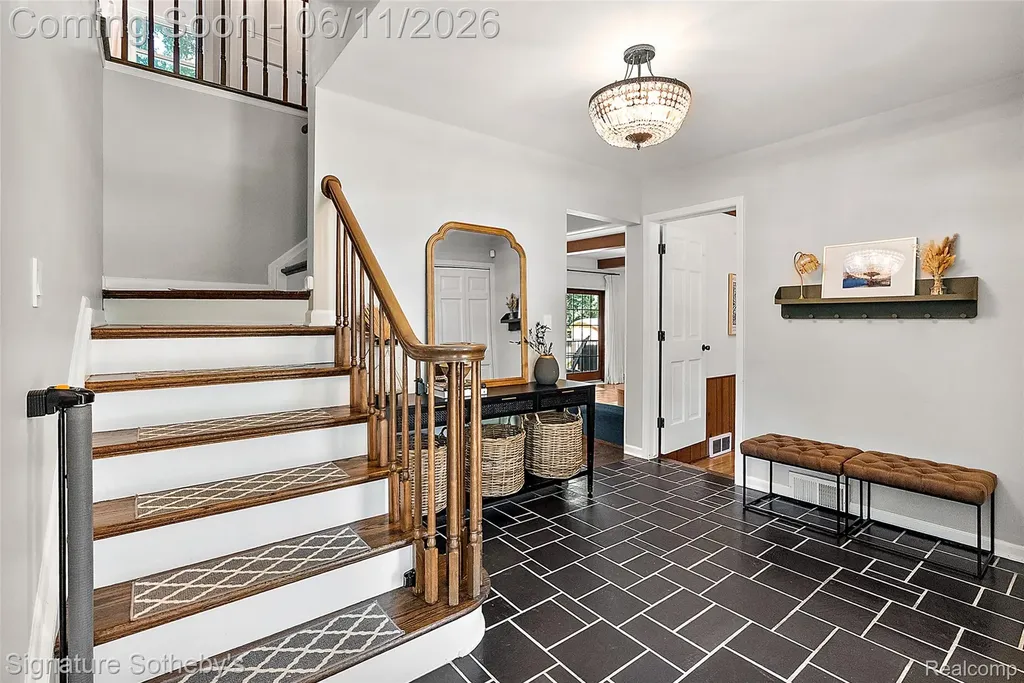 5748 Cherry Crest Drive West Bloomfield Charter Township MI 48322