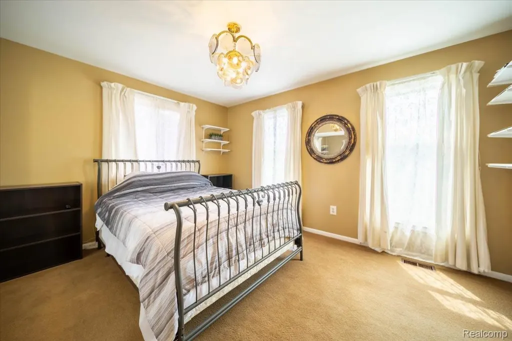 795 Hogarth Avenue Waterford Charter Township MI 48328
