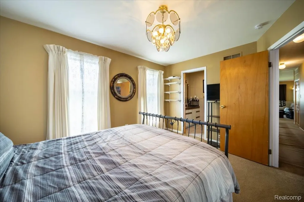 795 Hogarth Avenue Waterford Charter Township MI 48328