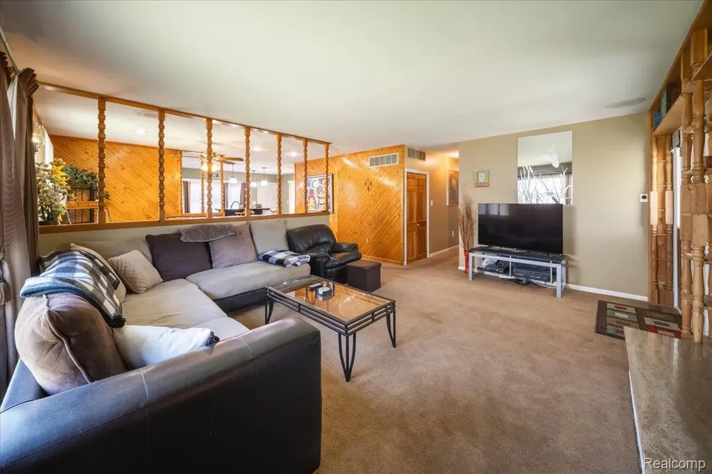 795 Hogarth Avenue Waterford Charter Township MI 48328